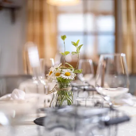 Der Oswalderhof 3* אוברטיליאך